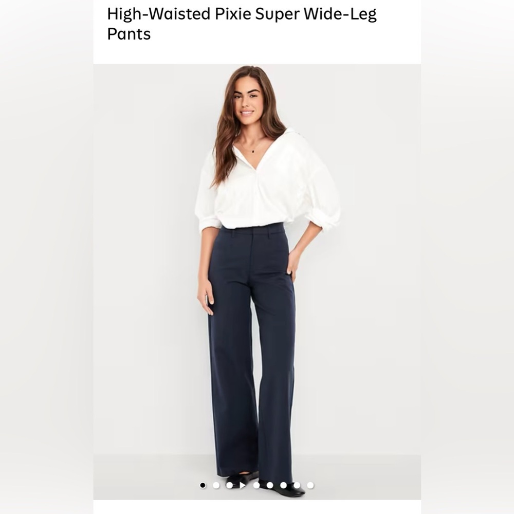 Old Navy - High Waisted Pixie Super Wide Leg Pants 
Size 2 
New with Tags